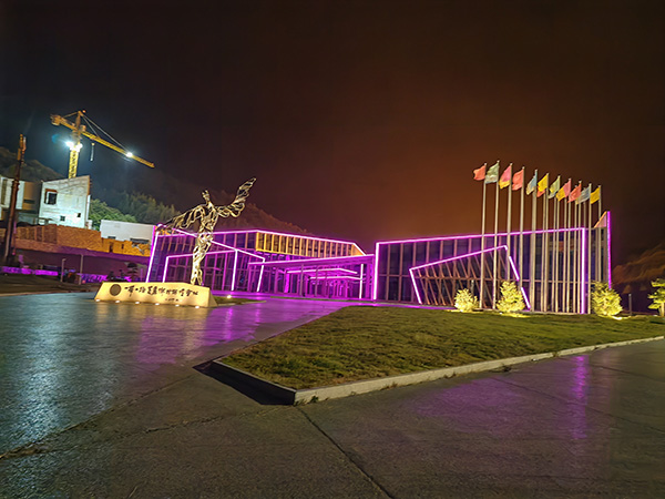 城市亮化是现代城市建设的重要组成部分，它不仅可以美化城市的夜景，还能提升城市的整体形象。随着科技的不断进步，城市亮化也得到了更多的关注和创新。本文将介绍一些关于城市亮化的创意和技术，帮助读者了解山丹城市亮化的重要性以及如何进行山丹城市亮化的规划和实施。